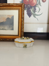 Load image into Gallery viewer, Little Porcelain Jewelry Box