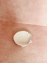 Load image into Gallery viewer, White Ceramic Shell Dish