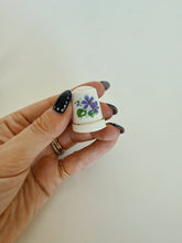 Load image into Gallery viewer, Vintage Thimble Set 1