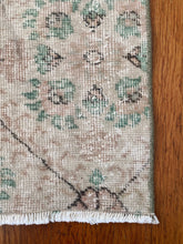 Load image into Gallery viewer, Pastel Floral Runnger