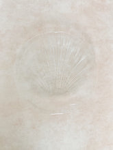 Load image into Gallery viewer, Glass Plate with Shell Insert