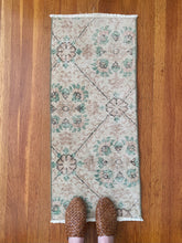 Load image into Gallery viewer, Pastel Floral Runnger