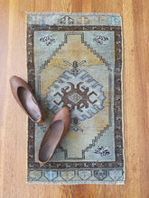 Load image into Gallery viewer, Brown and Green Rug