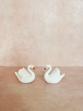 Load image into Gallery viewer, Swan Salt and Pepper Shakers
