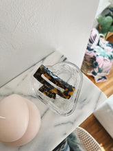 Load image into Gallery viewer, Glass Heart Pedestal Dish