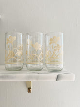 Load image into Gallery viewer, Set of 3 Cream Flower Glasses