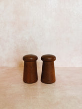 Load image into Gallery viewer, Teakwood Shaker Set