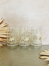 Load image into Gallery viewer, Set of 3 Cream Flower Glasses