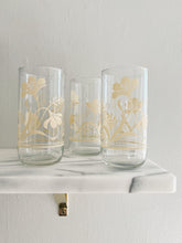 Load image into Gallery viewer, Set of 3 Cream Flower Glasses