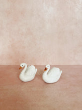 Load image into Gallery viewer, Swan Salt and Pepper Shakers