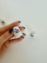 Load image into Gallery viewer, Vintage Thimble Set 1
