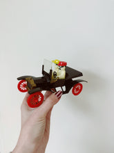 Load image into Gallery viewer, Vintage 1950s Couple in Car Shaker Set
