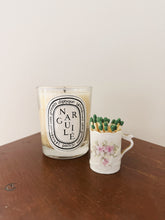 Load image into Gallery viewer, Floral Porcelain Match Striker
