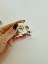 Load image into Gallery viewer, Vintage Thimble Set 1
