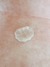 Load image into Gallery viewer, White Onyx Shell Dish
