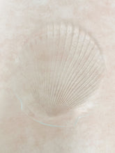 Load image into Gallery viewer, Shell-Shaped Tray
