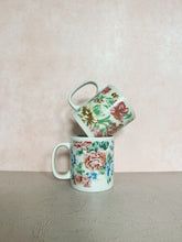 Load image into Gallery viewer, Pair of Floral Mugs
