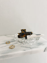 Load image into Gallery viewer, Crystal Ashtray with Inlay Design
