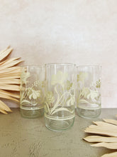 Load image into Gallery viewer, Set of 3 Cream Flower Glasses
